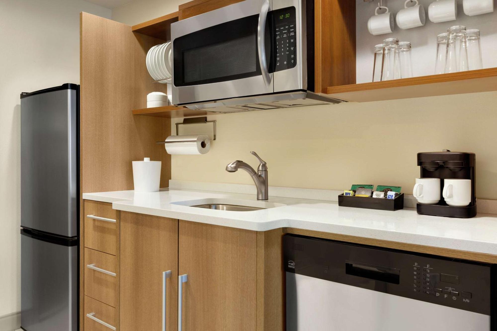 Home2 Suites By Hilton New Brunswick, Nj Exteriör bild
